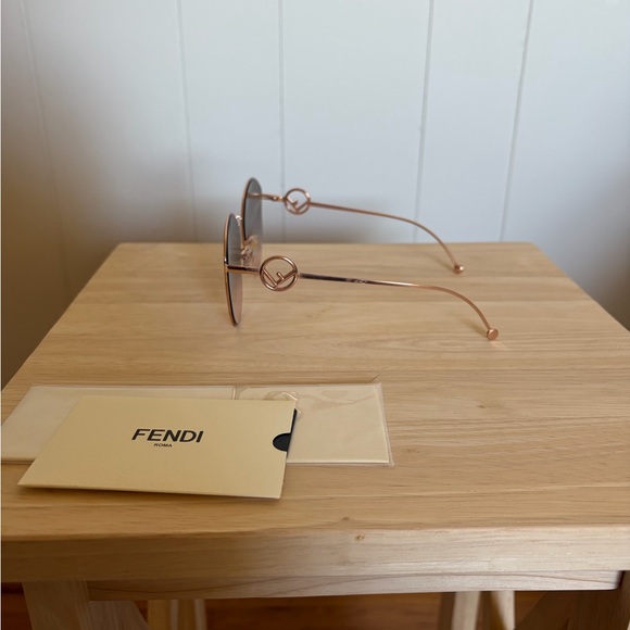 Fendi Rose-Tinted Round Metal Sunglasses main image 6